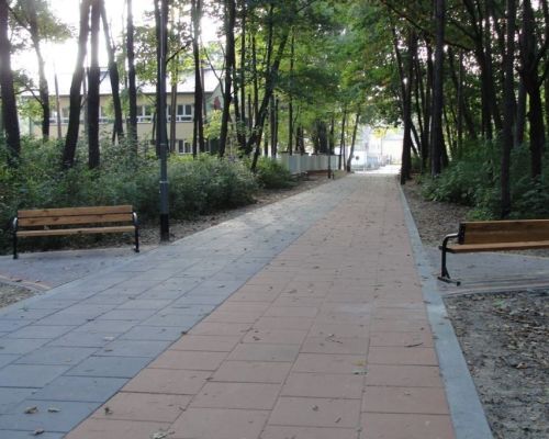 Alejka w&nbsp;parku - Pustków Osiedle